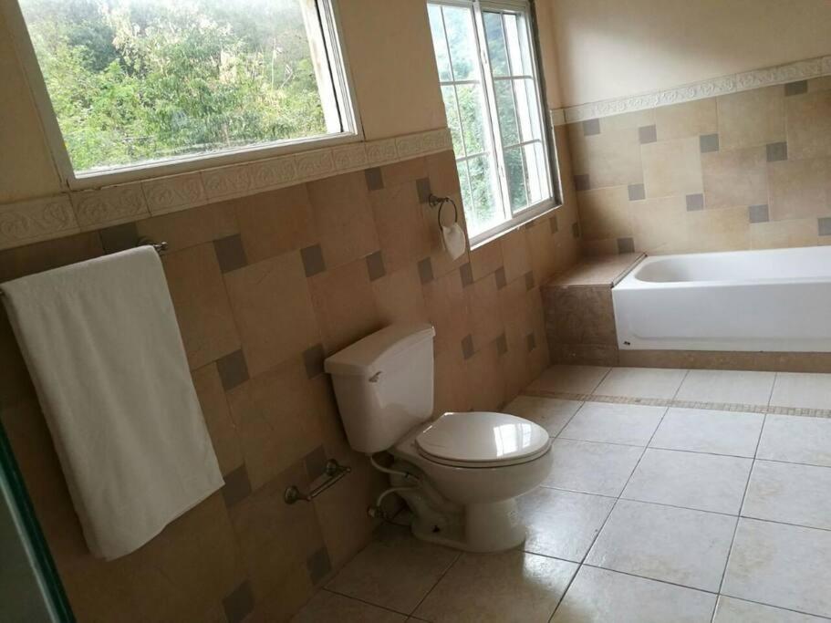 A Lovely Jamaican Get-Away Kingston Exterior foto